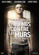 Les poings contre les murs