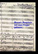 Mozart Requiem mit dem Finger gelesen
