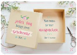 Postkarte. Jeder Tag bringt seine Geschenke mit. Man muss sie nur auspacken. Albert Schweitzer