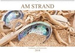 Am Strand - Fundstücke und Kunstwerke (Wandkalender 2018 DIN A2 quer)