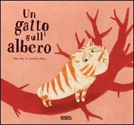 Un gatto sull'albero