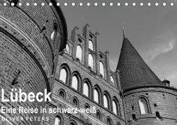 Lübeck - Eine Reise in schwarz-weiß - Oliver Peters (Tischkalender 2021 DIN A5 quer)