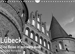 Lübeck - Eine Reise in schwarz-weiß - Oliver Peters (Wandkalender 2022 DIN A4 quer)
