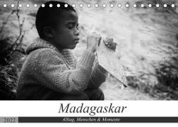 Madagaskar: Alltag, Menschen und Momente (Tischkalender 2022 DIN A5 quer)