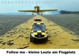 Follow me - kleine Leute am Flugplatz (Tischkalender 2022 DIN A5 quer)