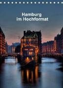 Hamburg im Hochformat (Tischkalender 2022 DIN A5 hoch)