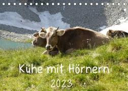 Kühe mit Hörnern (Tischkalender 2023 DIN A5 quer)