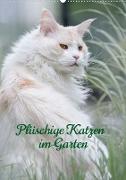 Plüschige Katzen im Garten (Wandkalender 2023 DIN A2 hoch)