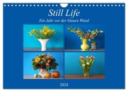 Still Life - Blumen vor der blauen Wand (Wandkalender 2024 DIN A4 quer), CALVENDO Monatskalender