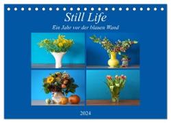 Still Life - Blumen vor der blauen Wand (Tischkalender 2024 DIN A5 quer), CALVENDO Monatskalender
