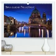 Berlin zwischen Tag und Nacht (hochwertiger Premium Wandkalender 2024 DIN A2 quer), Kunstdruck in Hochglanz